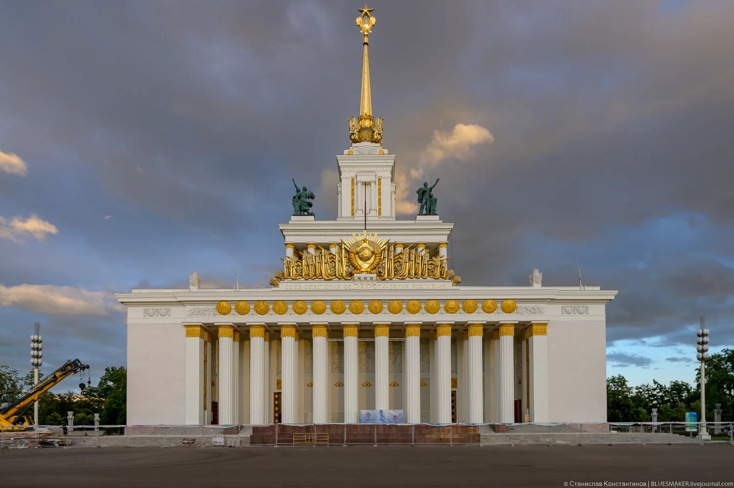 Главный павильон ВСХВ (ВДНХ). Павильон 1 ВДНХ. Главный павильон ВДНХ сталинский Ампир. Главный павильон ВДНХ Щуко 1954.