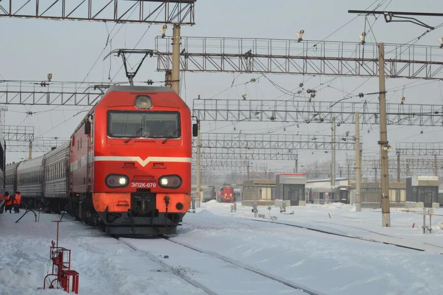 Поезд 379у/380у новый уренгой оренбург. Поезд 379у/380у новый уренгой оренбург. Поезд 379. Оренбург новый уренгой станция. Поезд.