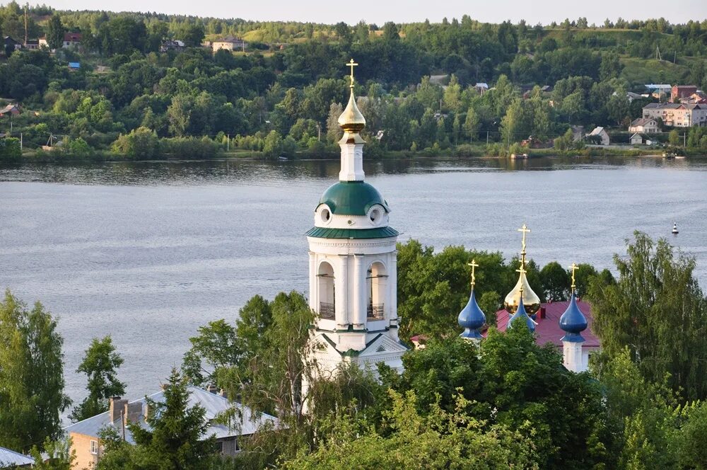 Плес Жемчужина Волги. Город Плес Ивановской области. Плёс на Волге город. Плес центр города.