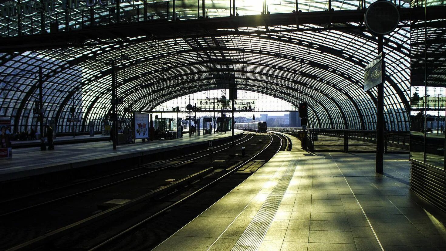 Railway Station – станция вокзала. Станция вокзал Вашингтонского метрополитена. Берлин Рейлвей. Вокзал Берлина.
