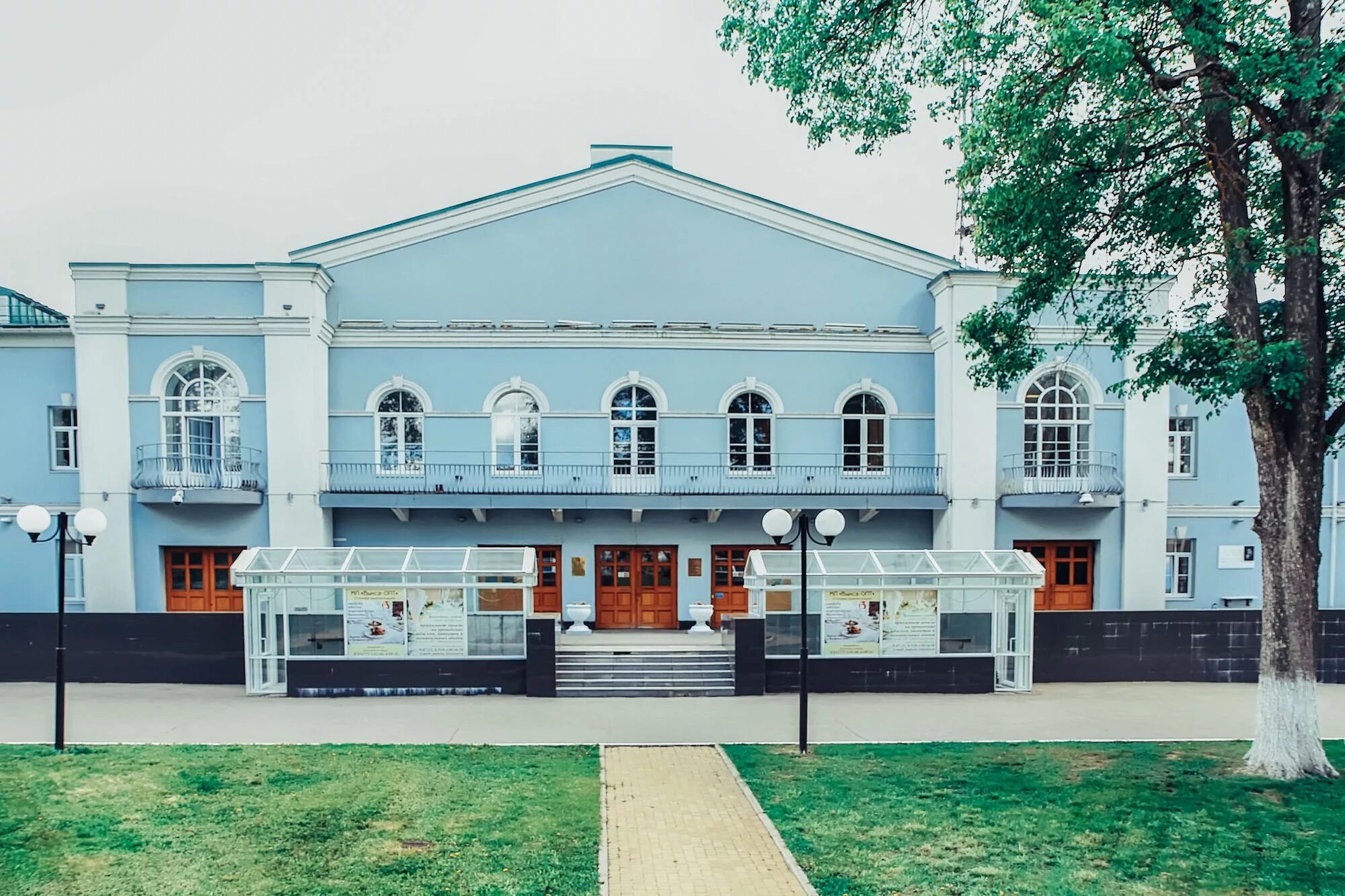 Дк имени лепсе подольск. Дом культуры лепсе подольск. Дк лепсе. Дворец им лепсе выкса. Дом культуры имени лепсе подольск.