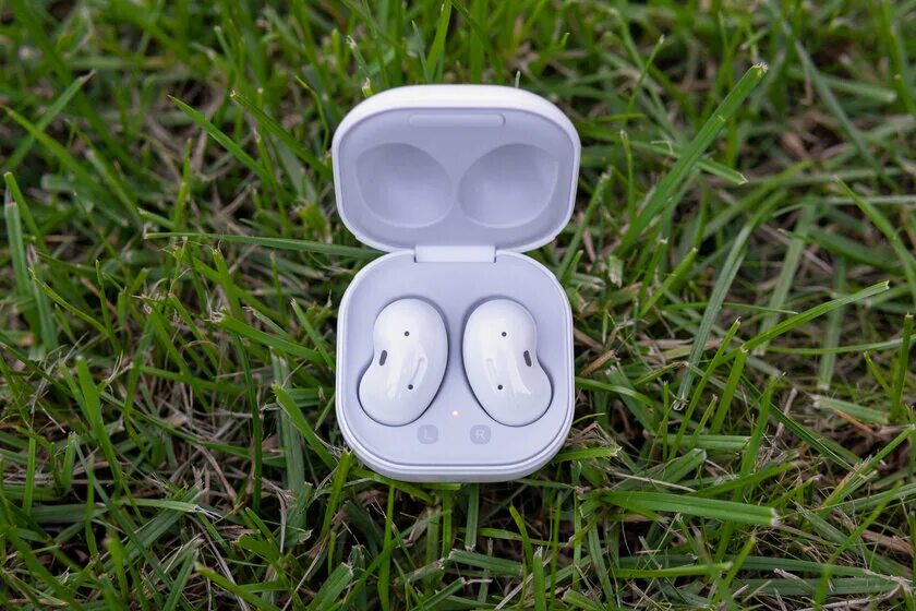 Tws galaxy buds. Наушники TWS Samsung Galaxy Buds. Наушники TWS Samsung Galaxy Buds Live. Samsung Buds 2 Live наушники. Samsung Galaxy Buds Live белый.