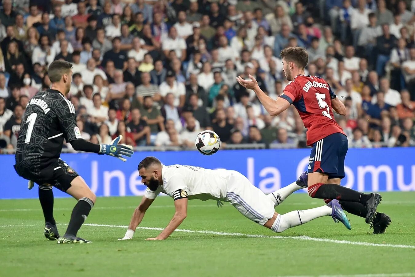 Реал Мадрид 2 1 оссасуна. Реал Мадрид Осасуна. Осасуна vs real Madrid. Реал Осасуна 2 октября. Обзор матча осасуна реал