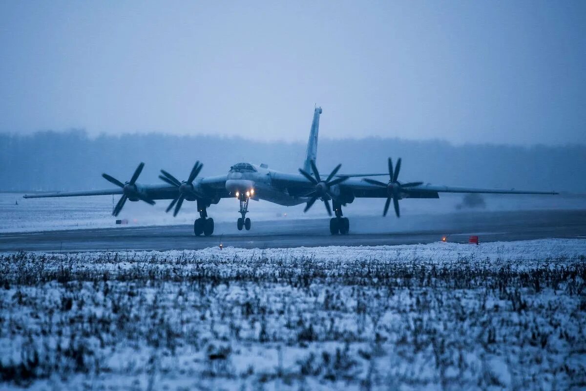 Ту 95 дальний бомбардировщик. Ту-95мс. Ту-95. Ту-95 МС бомбардировщик. Ту-95мс зима.