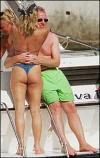 Slideshow amanda holden butt.