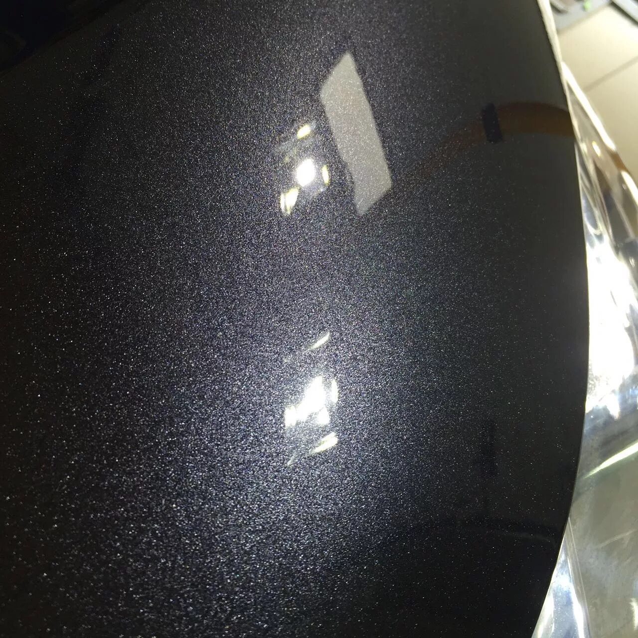 Полез лак на авто. Шагрень после полировки авто. краска черная под лак для авто. пятна на краске автомобиля. трещины на лаке авто.