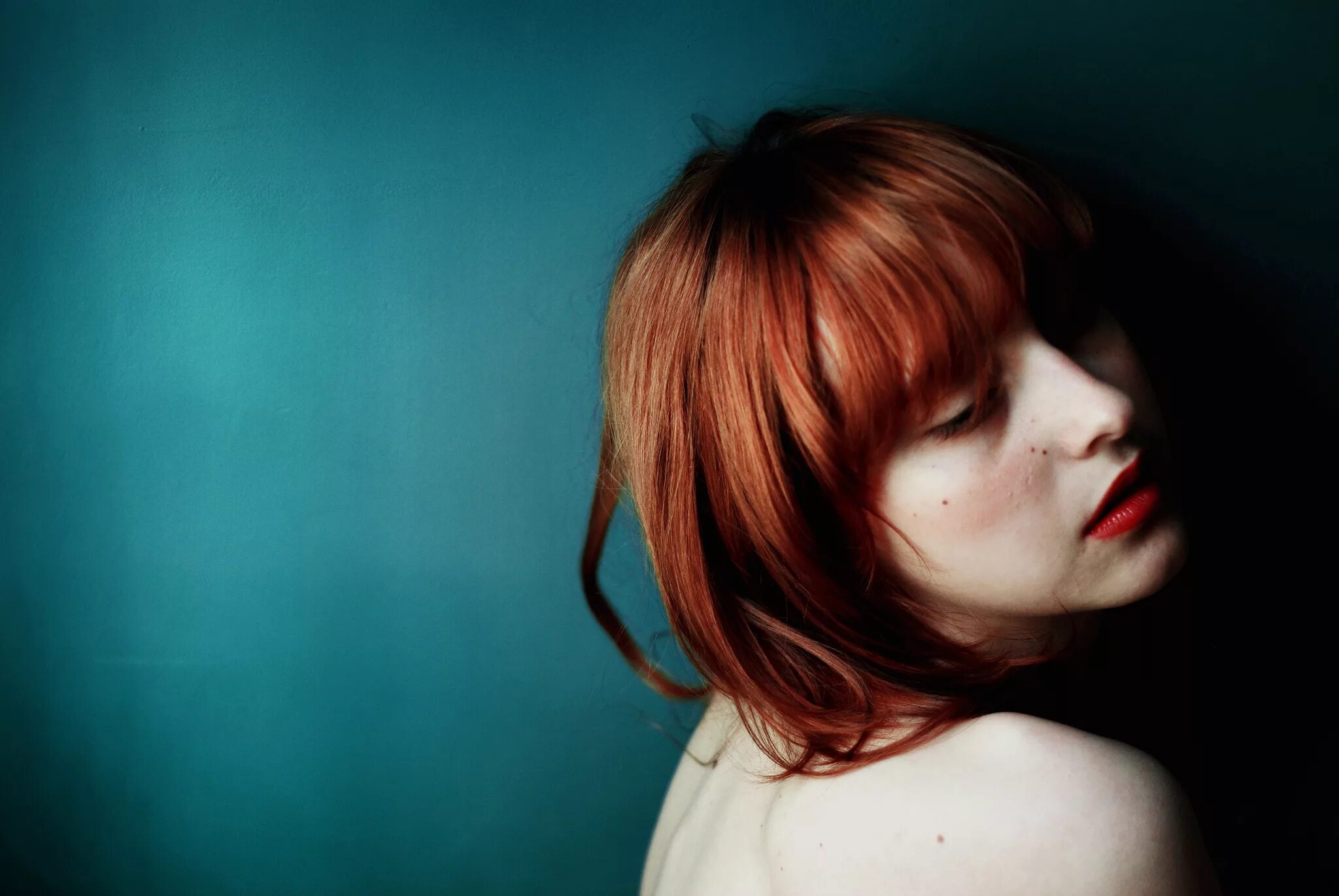 рыжая девушка с короткими волосами. девушка с рыжими волосами. модель aleksandra wydrych. красивый подросток арт. рыжая девушка с короткими волосами.