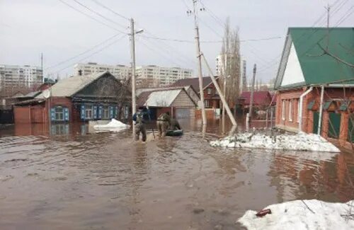 Уровень томи в новокузнецке сегодня веб камера. Уровень реки Томь в Новокузнецке. Уровень воды в городе Новокузнецк. Уровень воды в Томи в Новокузнецке. Подтопление в Новокузнецке сегодня.