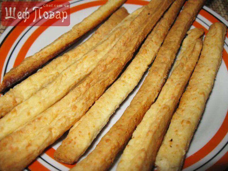 Палочки гриссини с сыром. Жареные сырные палочки. Палочки на кефире с колбасой. Сырные палочки на кефире. Сырные палочки.