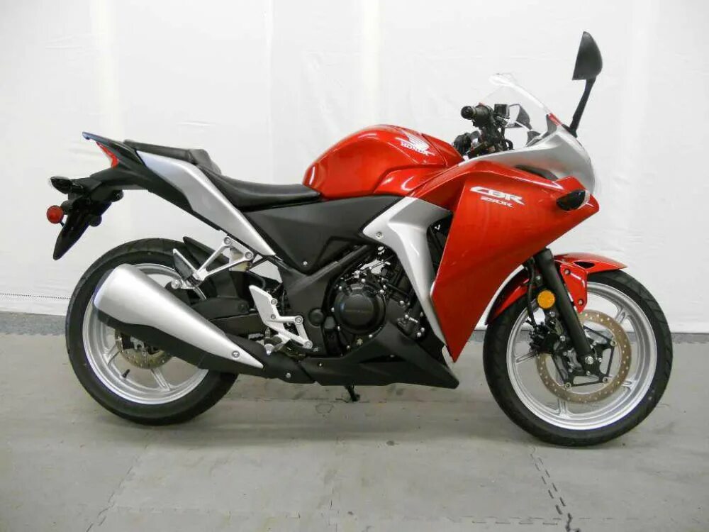 Купить honda 250. Honda CBR 250r. Honda CBR 250. Хонда CBR 250 R. Honda CBR 250r 2012.