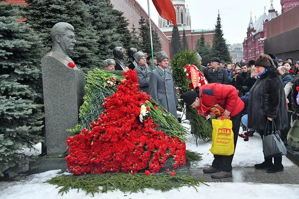 21 апреля день рождения сталина. День рождения Сталина. 143 Годовщина рождения Сталина. День рождения Сталина и день смерти. День рождения Сталина матрица.