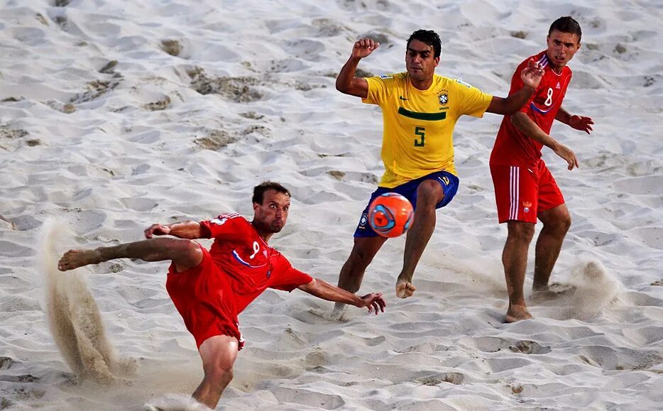 пляжная сборная. сборная россии по пляжному футболу. футбол на песке. сборная россии по пляжному футболу. форма сборной россии по пляжному футболу.