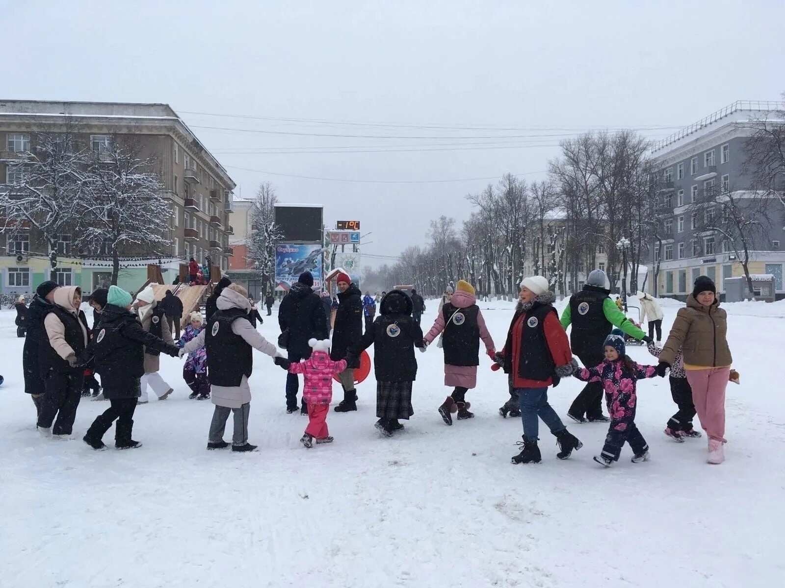 Школа в подосинках зимой дмитровского района фотографии. Игровая программа на улице зимний вернисаж фото. Фото мероприятия про зиму дк. Здравствуй зимушка зима декабрь. Игровая программа «здравствуй новый год».