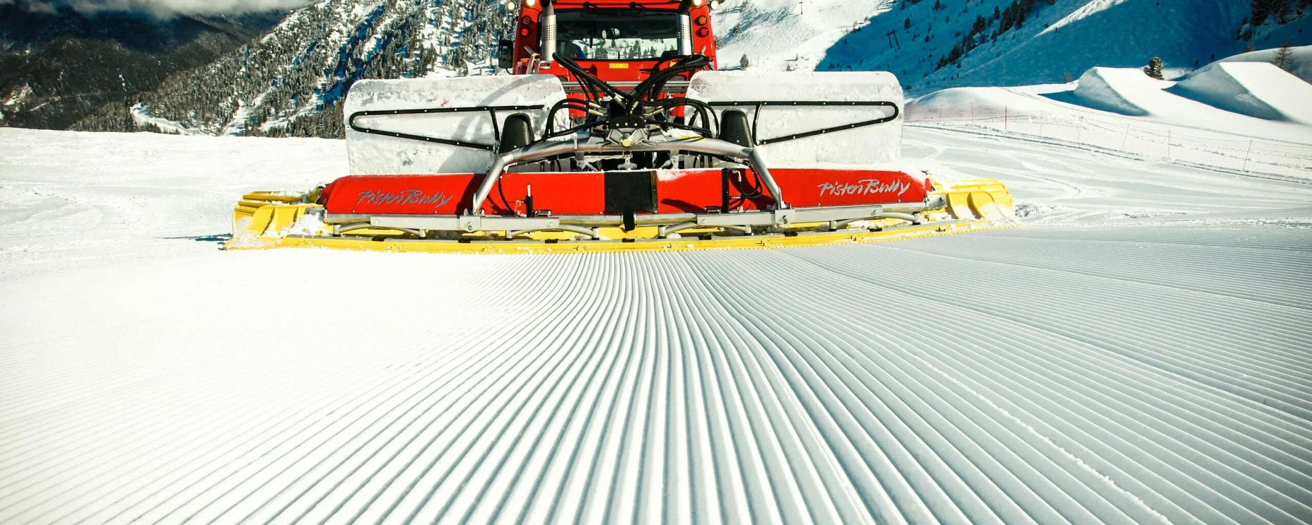 Снежный трактор ратрак. Бульдозер снег. Ратрак мсу 108. Ратрак prinoth beast w. Pisten bully 600 фреза.