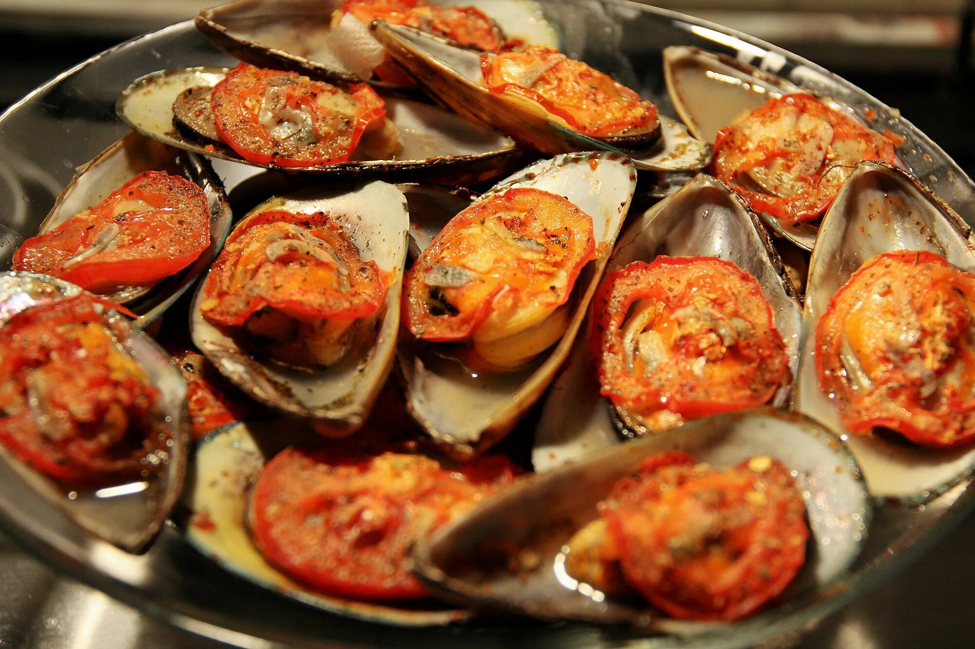 Мидии в створках запеченные. Мидии в духовке с сыром. Как приготовить запеченные мидии. Мидии запеченные дельмар. Как приготовить запеченные мидии.