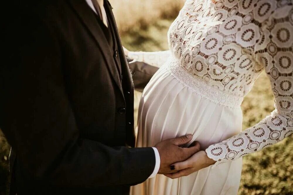 Мужчина вне брака. Свадьба беременной невесты. Свадебный наряд для беременной невесты. Свадебная фотосессия беременных.