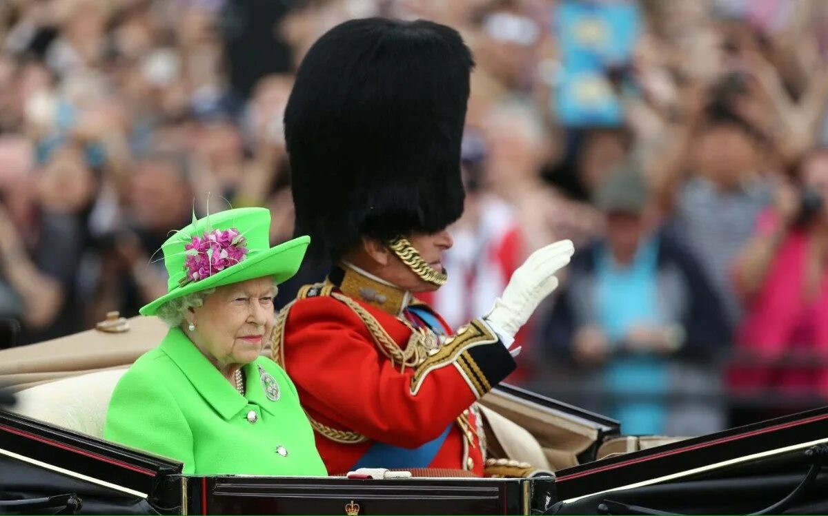 Родился в англии. День рождения королевы (Queen′s Birthday).. Парад the Trooping the Colour. Празднование 90 летия королевы Елизаветы. День рождения королевы Великобритании.