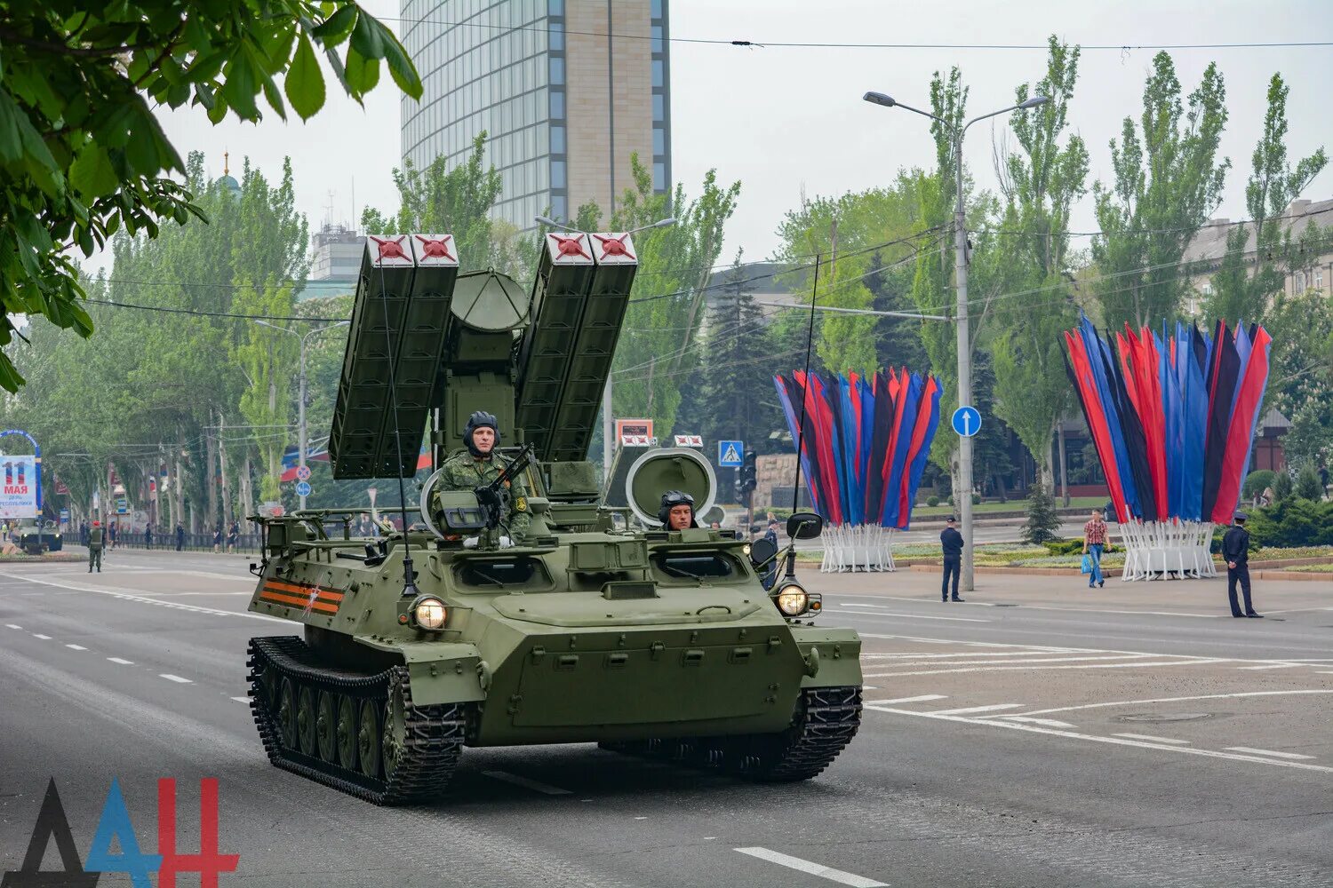 Военный доне. Военный парад в ДНР. Военная техника в Донецке. Парад Донецк техника. Парад военной техники в ДНР.