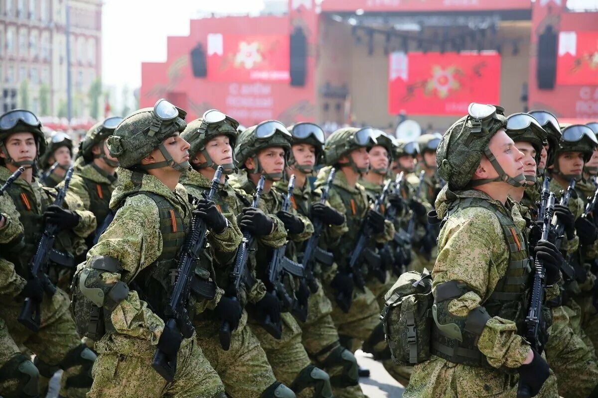 В москве есть военное положение. Армия. Военная служба. Военные контрактники России. Военная служба в России.