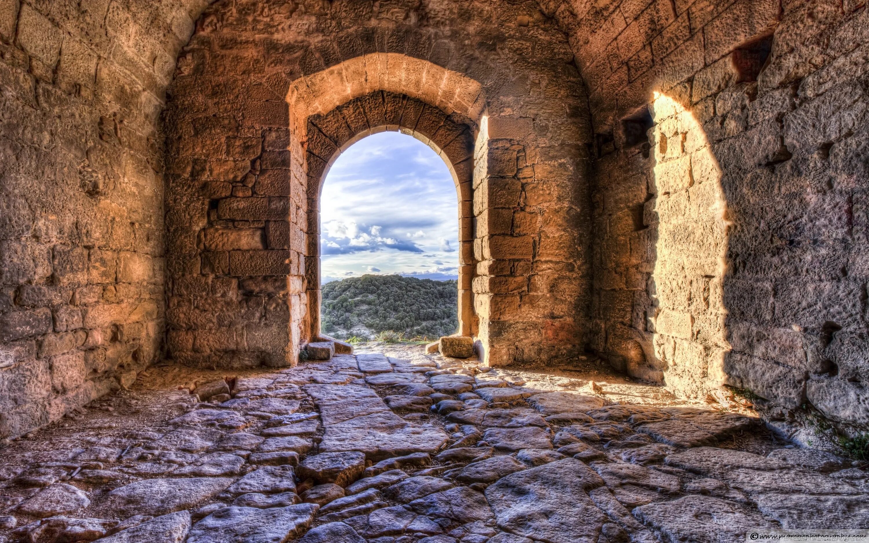 Открой дверь в подземелье. Каменная арка Фетхие. Арка в замке. Stone Castle (каменный замок).