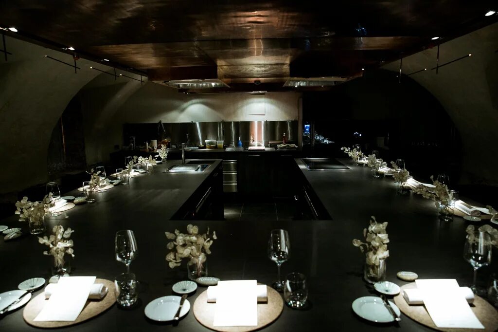 Chefs table. Ресторан шеф тейбл смоленский пассаж. chef&#039;s table ресторан в москве. москва ресторан шеф тейбл шеф. шеф тейбл мухин.