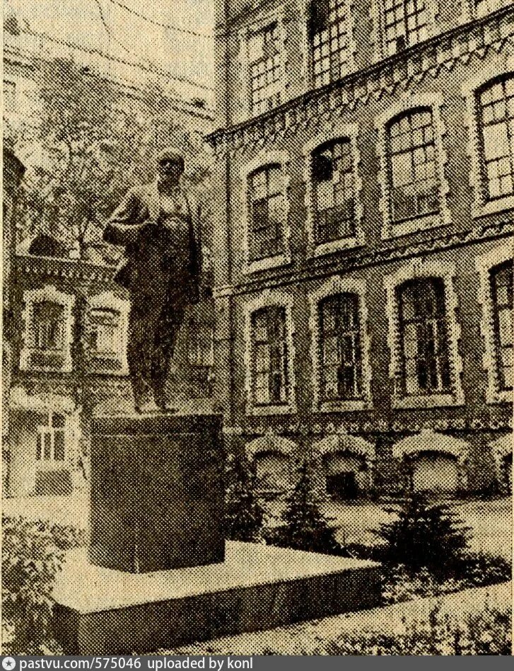 Завод большевик ленинград. Комбинат большевик родники старые фото. Директор завода большевик. Завод большевик ленинград история. Обуховский завод санкт-петербург 19 век.
