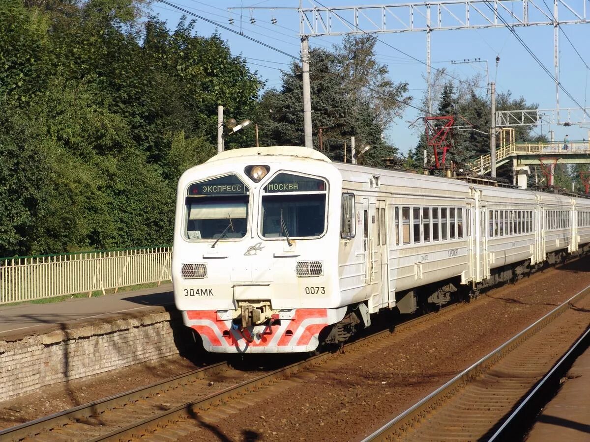 платформа детскосельская. ласточку тянет тепловоз. эд2т и эд4м. эд4мк 0073. электричка чаща.