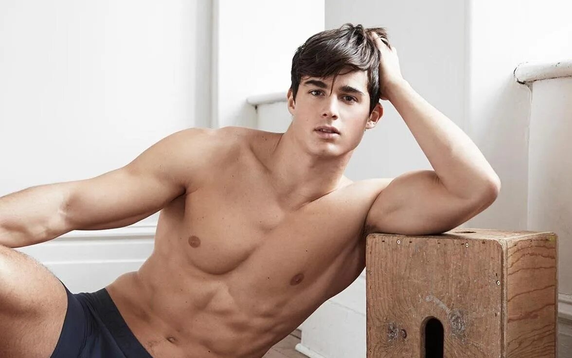 Пьетро Бозелли торс. Pietro Boselli yummy. Феличе Бозелли портрет.