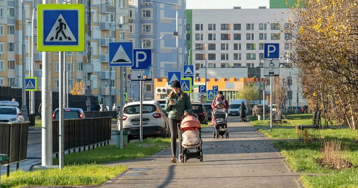 Метро александры монаховой. Район Александры Монаховой. Смотровая площадка на ул. Александры Монаховой. Метро на улице Александры Монаховой. Улица Александры Монаховой застройка.