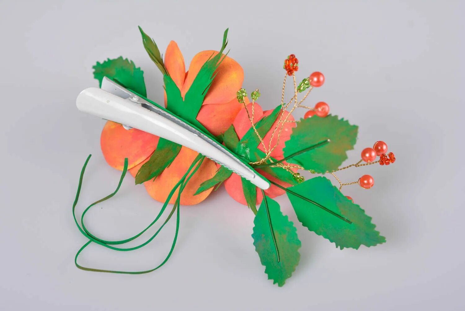 Брошь фоамиран. Утюжок для фоамирана. Фоамиран цветы. Техника исполнения поделки из фоамирана. Розочки из фоамирана.