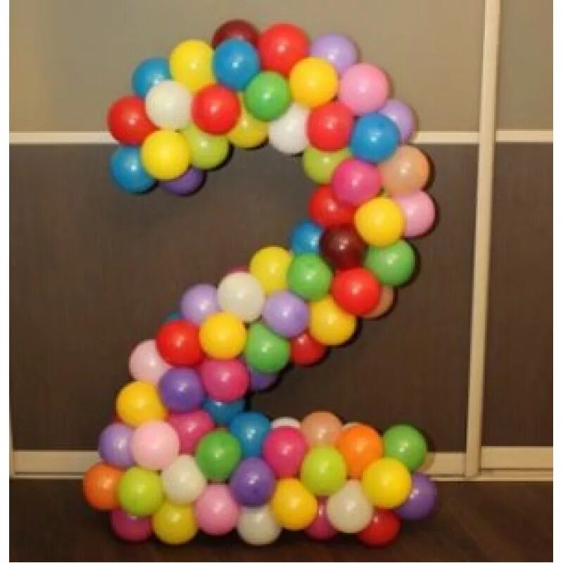 Как сделать цифру из шаров. Цифры из шаров. Цифра из шаров на каркасе. Цифра на каркасе из воздушных шаров. Объемная цифра из шаров.
