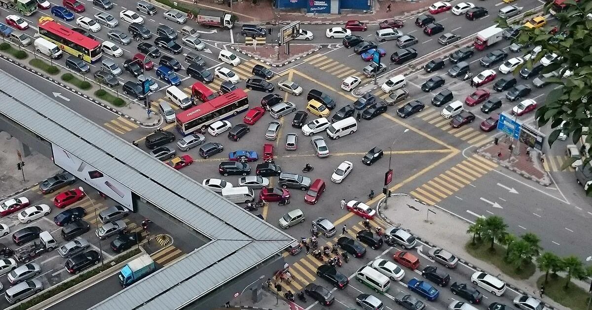 Traffic problems. Малайзия дорожное движение. traffic pile-up. авя трафик.