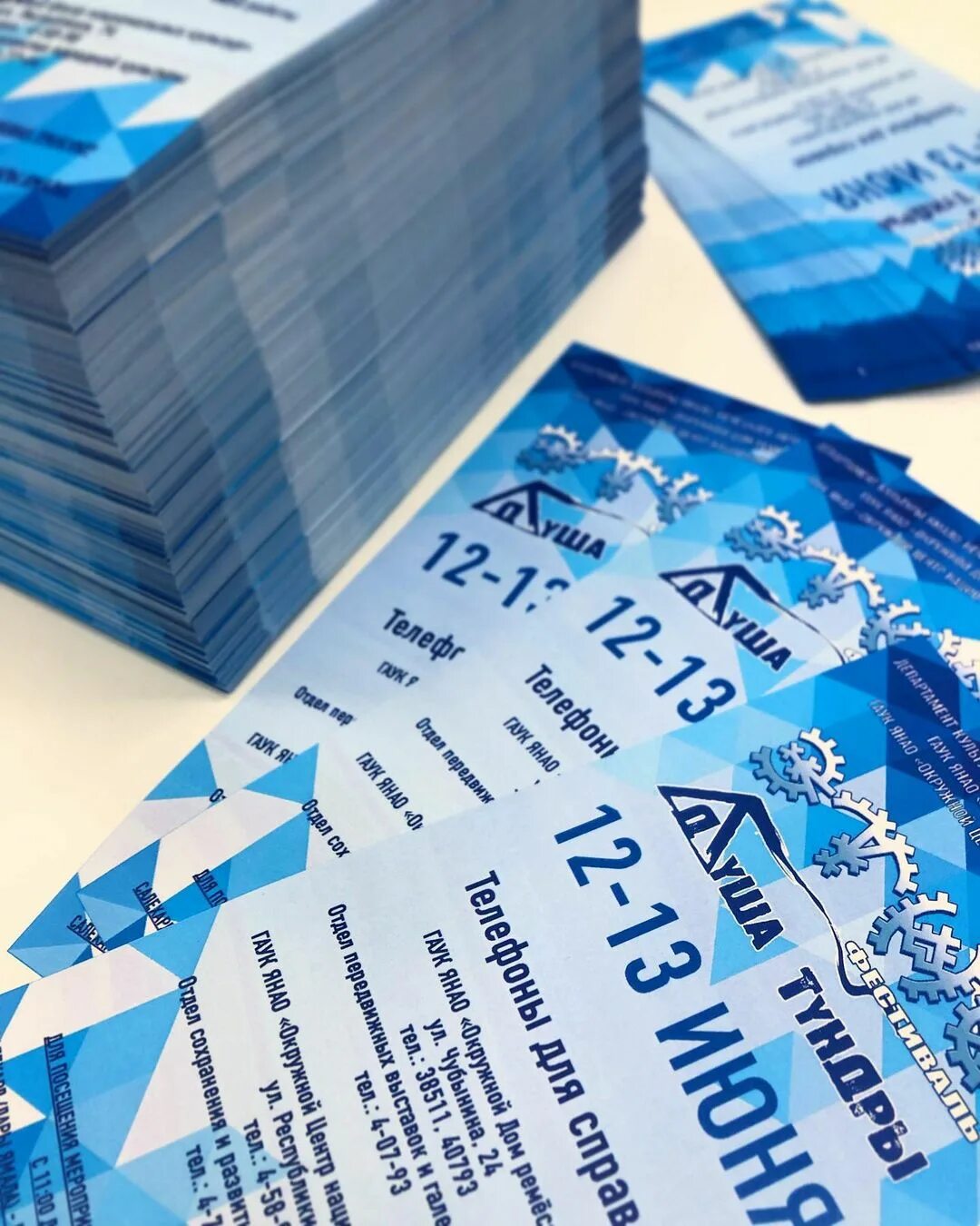 Фирменный стиль мокап черный. Черный для печати cmyk. Эксклюзивные визитки. Глубокий черный цвет cmyk. Черный цвет в полиграфии.