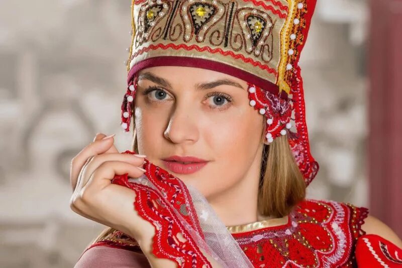 атур эннен. кокошник орловской губернии. женские головные уборы. еврейка в платке. славянские прически женские.