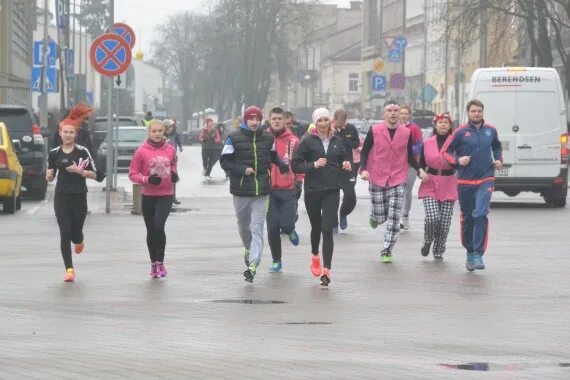 Подход забег пальба пение испуг красновато лиловый. Забег. Подход забег пальба пение испуг красновато лиловый. Благотворительный забег красного креста. Женский забег на каблуках.