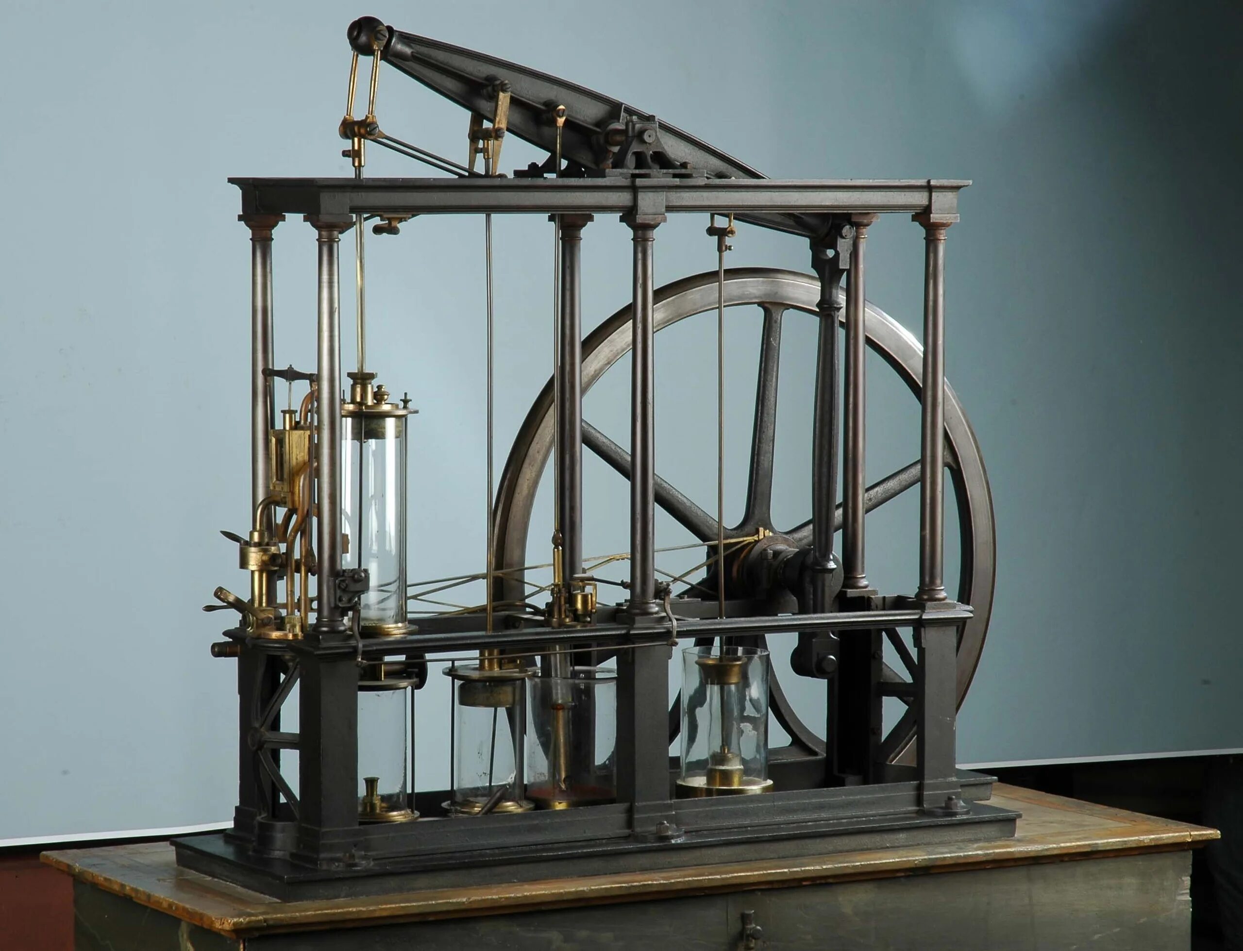 Паровая машина Джеймса Уатта двигатель. 1784: Универсальная паровая машина: Джеймс Уатт. Паровий