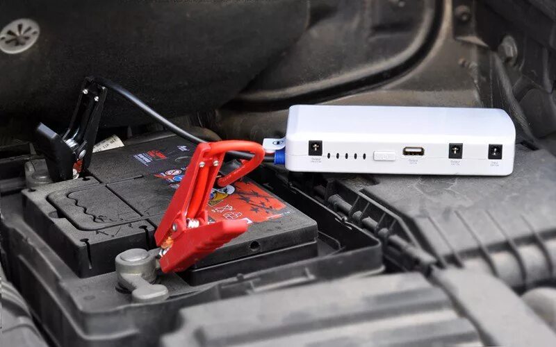 Как зарядить аккумулятор машинки. Пусковое устройство Jump Starter 400а. Аккумулятор для машины Starter. Jump Starter 006s. Прибор для прикуривания аккумулятора автомобиля.