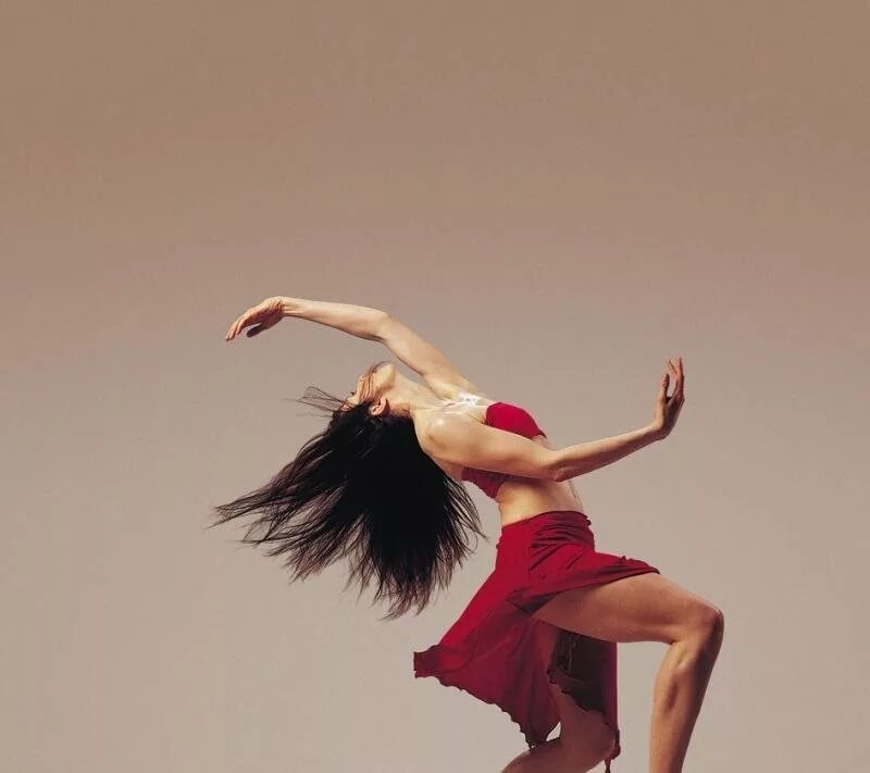 бэк брейк данс. танцующая женщина. танцы девушек. бека танцующая. девичий танец.