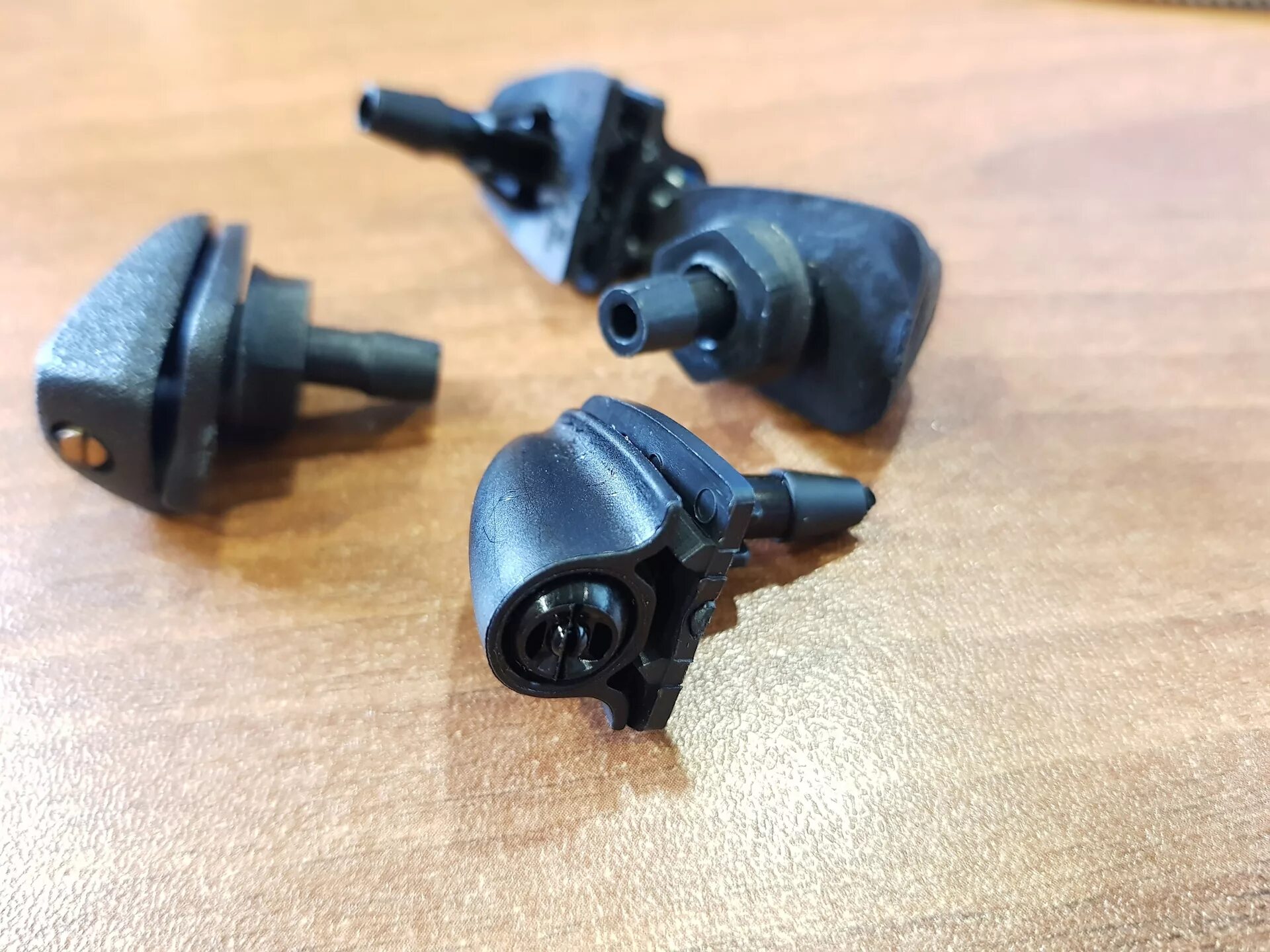 Форсунка стеклоомывателя веерная универсальная. Форсунка веерная газель. Форсунка веерная газель. Форсунки омывателя ваз 2108. Форсунки веерные мерседес спринтер.