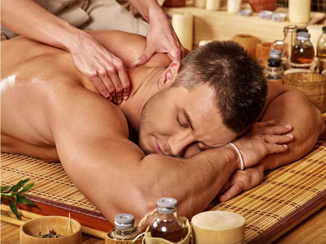 Спа для мужчин. Массаж мужчине. Массаж спортивный для мужчин. Мужской спа массаж. Massage lingama