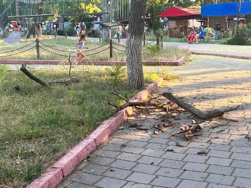состояние керчи. ай клиник керчь фасад здания. ливневка крым. ай клиник керчь фасад здания. керчь парк на набережной.