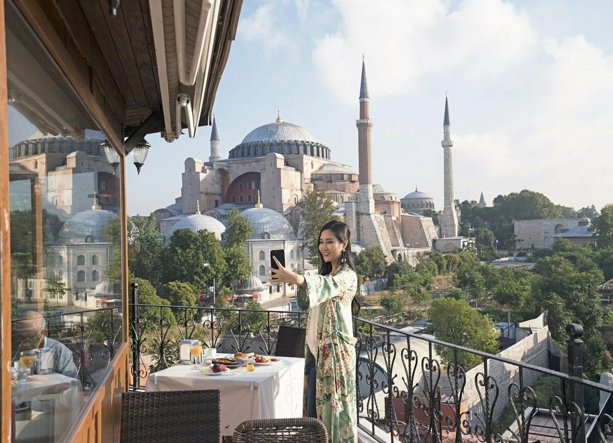 Инстаграмная терраса Стамбул. Султанахмет Стамбул. Крыши Валиде Хан в Стамбуле. Камлика Хилл Стамбул.