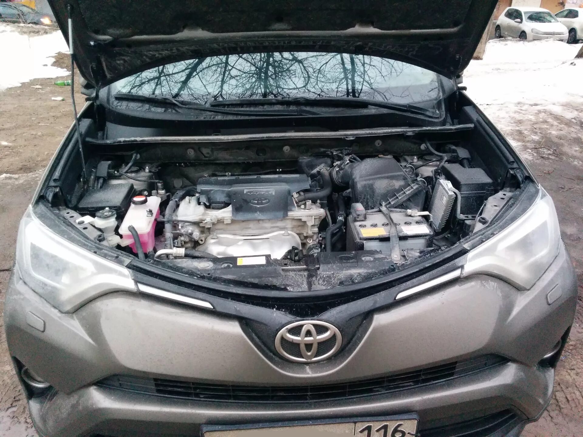 Открыть капот рав. Уплотнитель капота тойота рав 4. уплотнитель капота rav4 2007. toyota rav 4 2018 под капотом. тойота рав 4 2007г уплотнительная резинка капота.