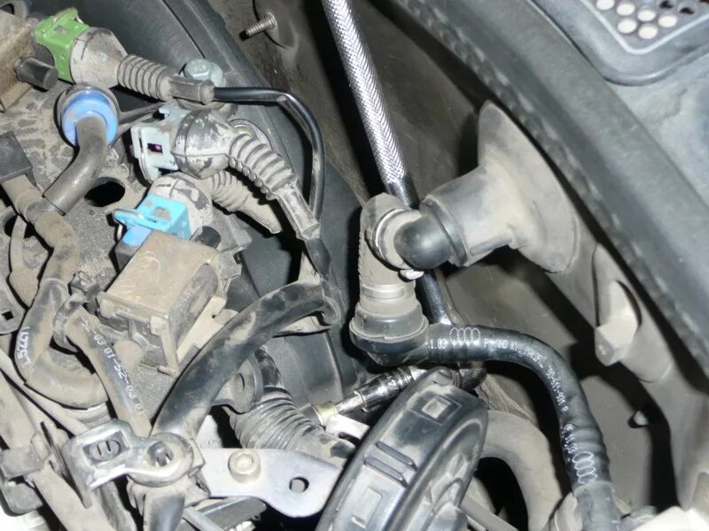 4.3.5. Volkswagen Polo. Система управления двигателем. Снятие датчика абсолютног