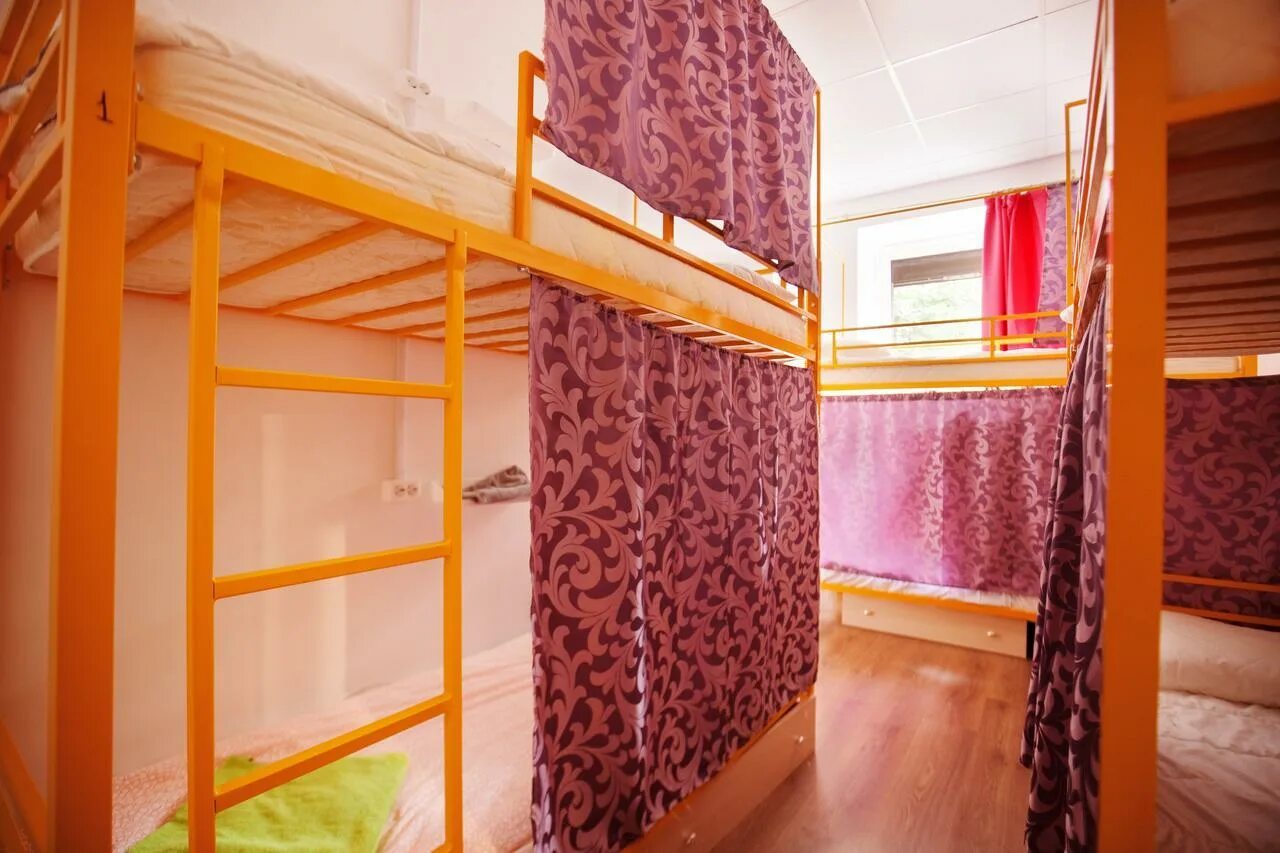 Хостелы петербурга лайк. Хостелы петербурга лайк. Хостел на васильевском острове. Необычные хостелы. Театральная площадь 2 санкт-петербург хостел.