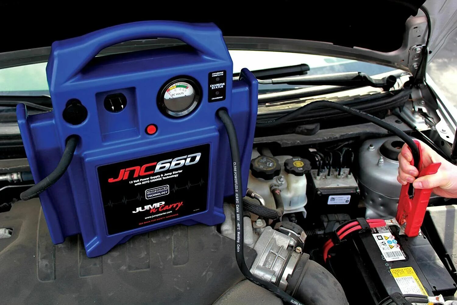 Устройство запуска двигателя при севшем. Suzuki car battery. аккумуляторы для запуска автомобильного двигателя. прикурить авто бустером. заводка аккумуляторов авто.