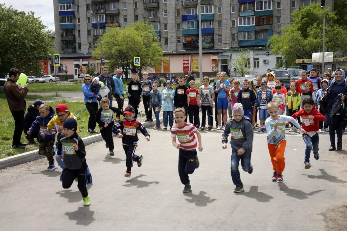 Детский марафон. Забег дошкольников. Бегуны картинки для детей. Детский марафон. Марафон в детском саду.