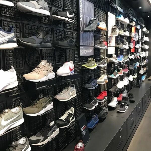 Nike Milano. Milano Nike shop. Миланский магазин Nike. Магазин найк в Милане. Найк ростов на дону