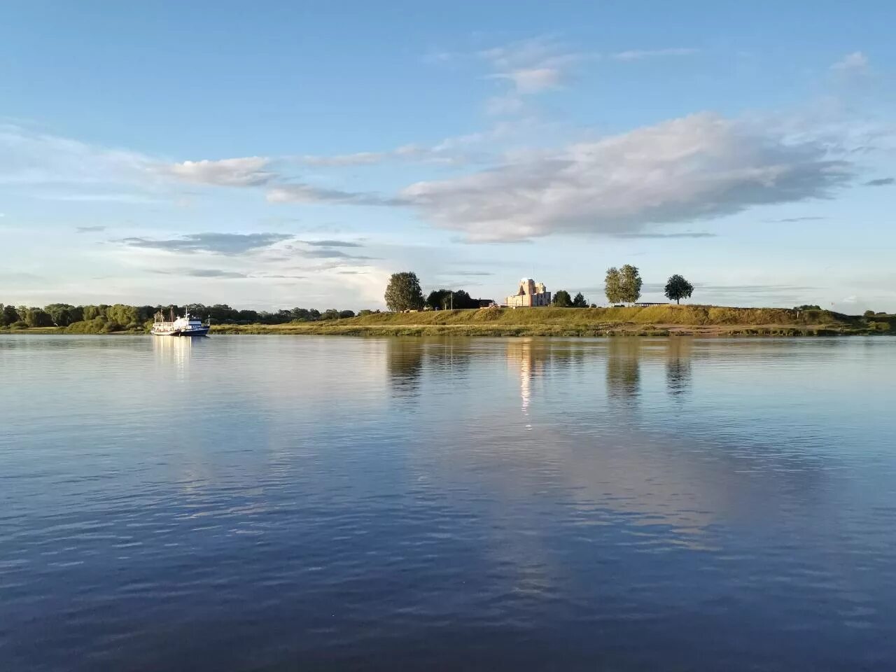 Волхов новгородская область. Река Волхов и озеро Ильмень. Река Волхов Новгородская область. Реки: Волхов, Ловать, Мста.. Озеро Ильмень реки.