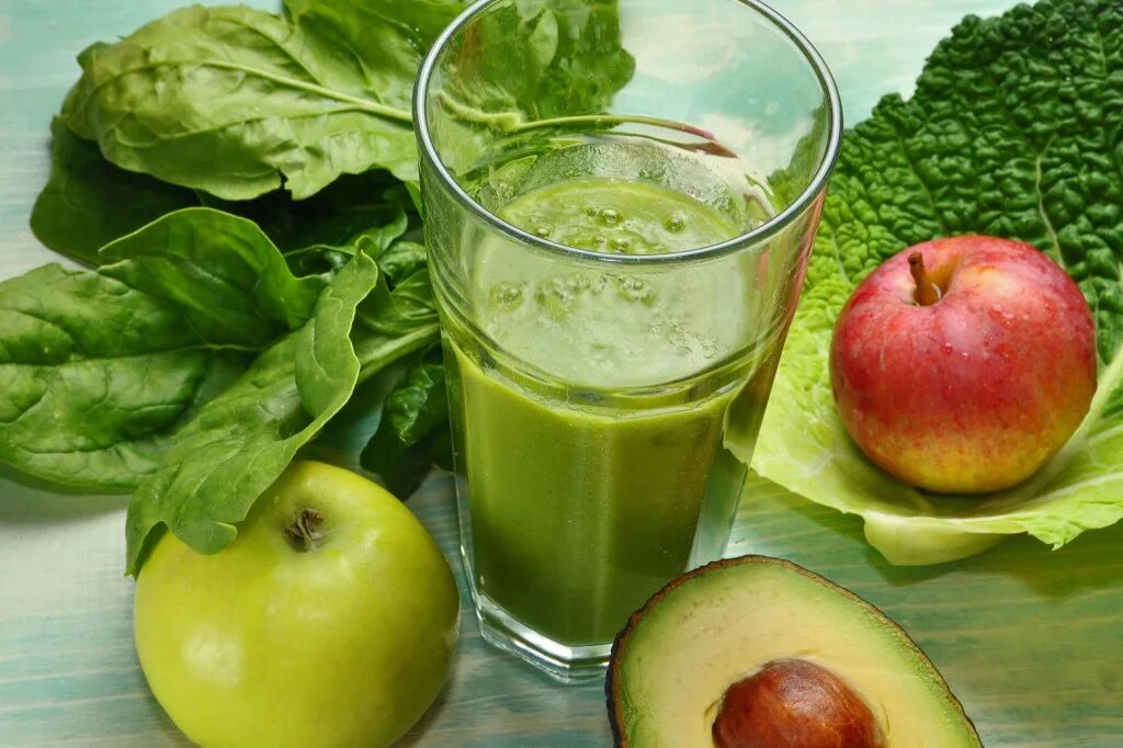 Можно пить сок на диете. Сок из зеленых яблок витамины. Диетический сок. Яблочный сок в стакане фото. Фон для рекламы яблочного сока.